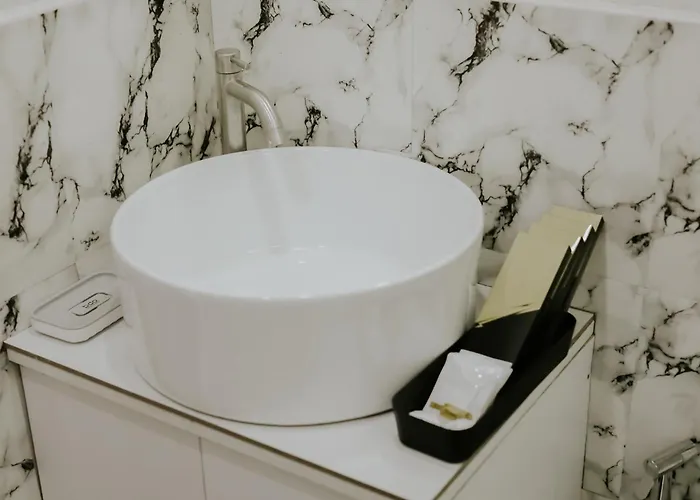 Apartment Near Airport & Beaches, Wifi, Netflix, Pool