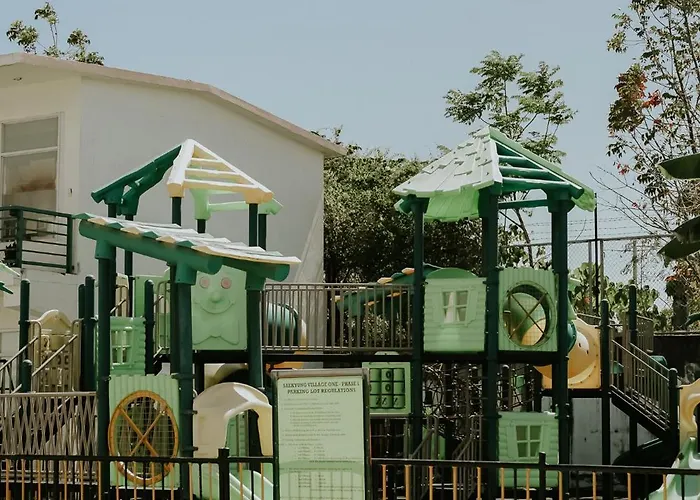 Near Airport & Beaches, Wifi, Netflix, Pool Apartment Lapu-Lapu City