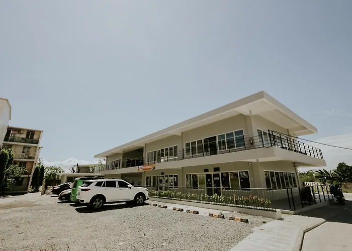 Near Airport & Beaches, Wifi, Netflix, Pool Apartment *
