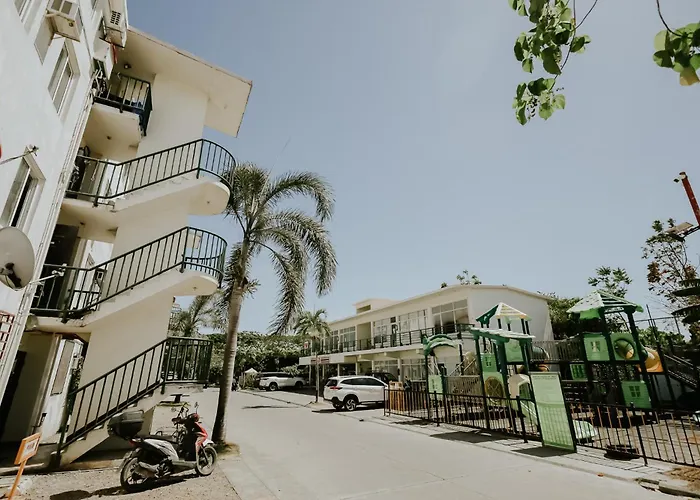 Near Airport & Beaches, Wifi, Netflix, Pool Apartment *