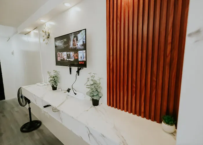Near Airport & Beaches, Wifi, Netflix, Pool