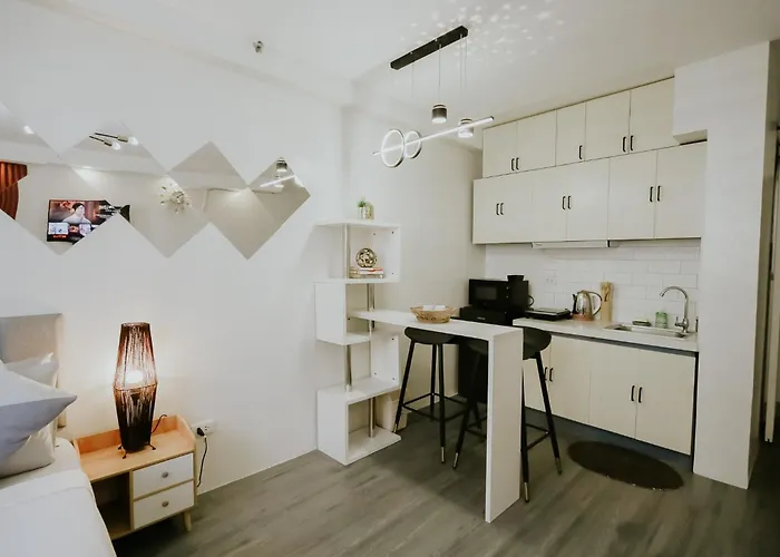 Apartment Near Airport & Beaches, Wifi, Netflix, Pool Lapu-Lapu City