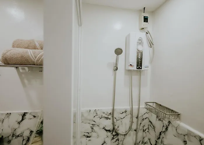 Apartment Near Airport & Beaches, Wifi, Netflix, Pool Lapu-Lapu City