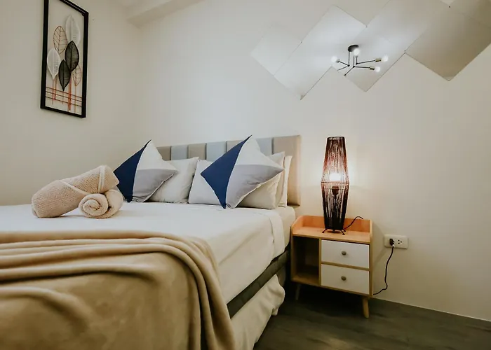 Apartment Near Airport & Beaches, Wifi, Netflix, Pool *