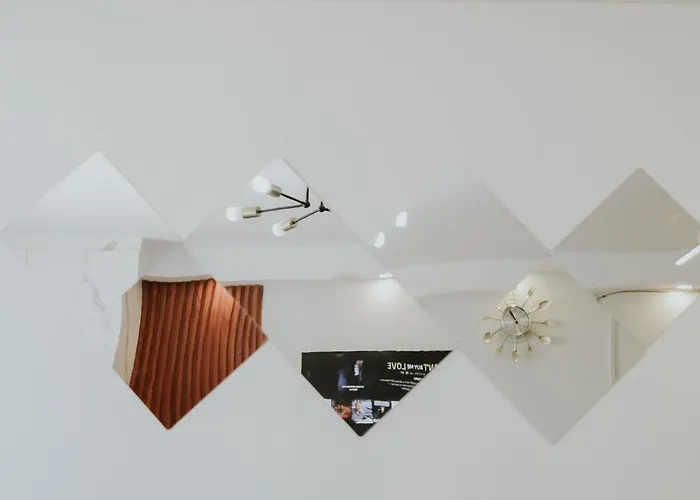 Apartment Near Airport & Beaches, Wifi, Netflix, Pool *