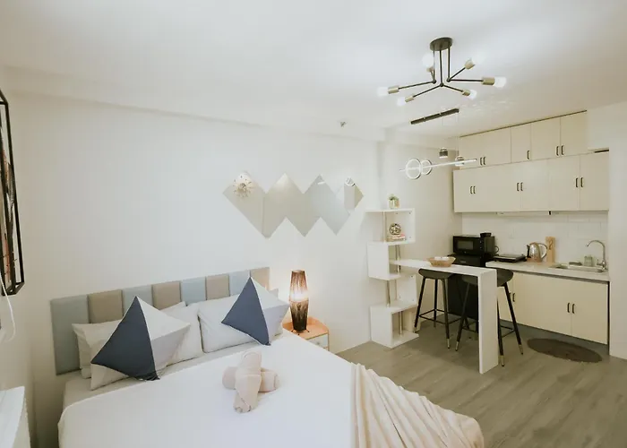 Near Airport & Beaches, Wifi, Netflix, Pool