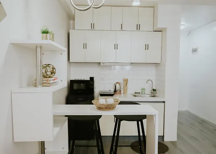 Near Airport & Beaches, Wifi, Netflix, Pool Lapu-Lapu City